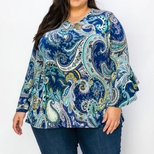 New Curvy Lovey PaisleyVneck Top